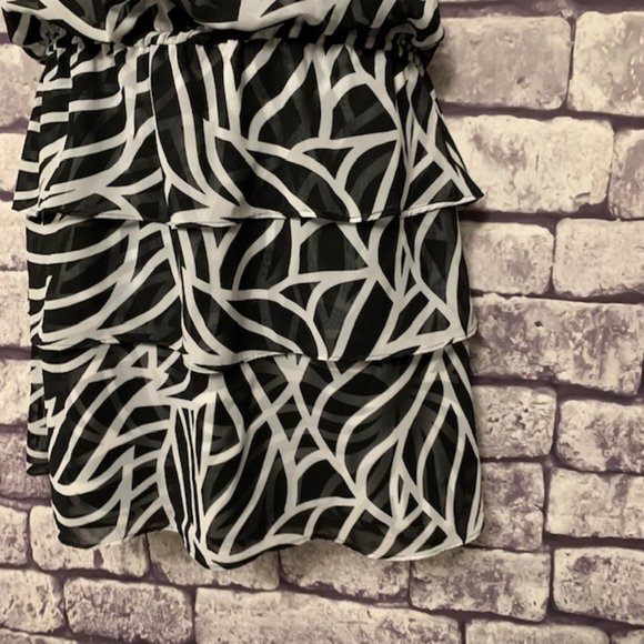 White House Black Market Fully Lined Dress - Picture 4 of 9